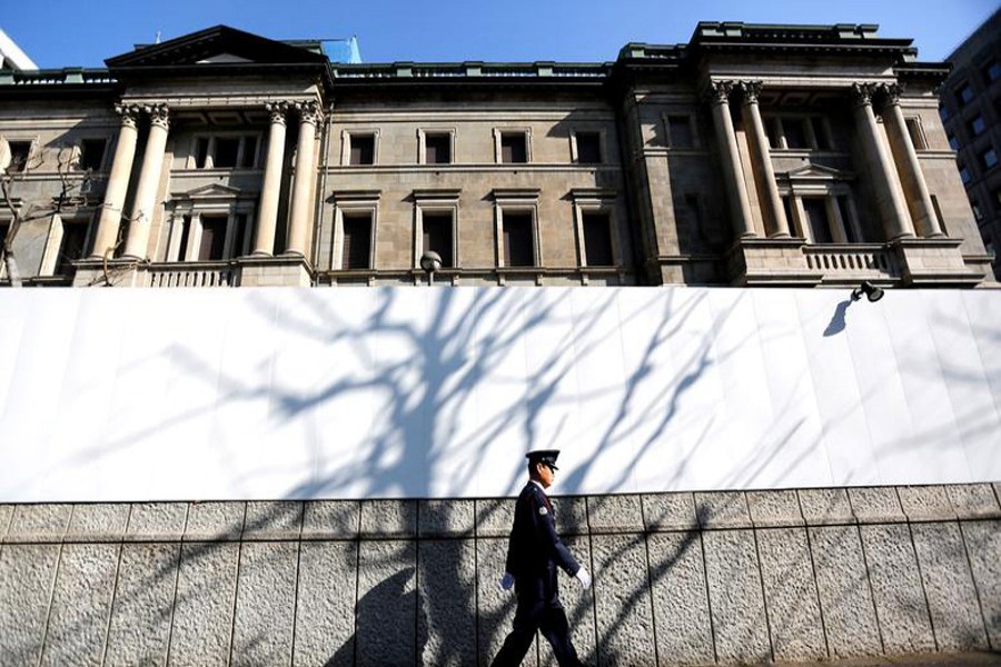 A security guard walks past in front of the Bank of Japan headquarters in Tokyo, Japan, January 23, 2019. Reuters/Files
