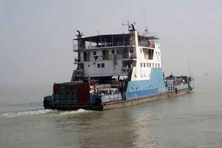 Paturia-Daulatdia ferry service resumes after 12 hrs