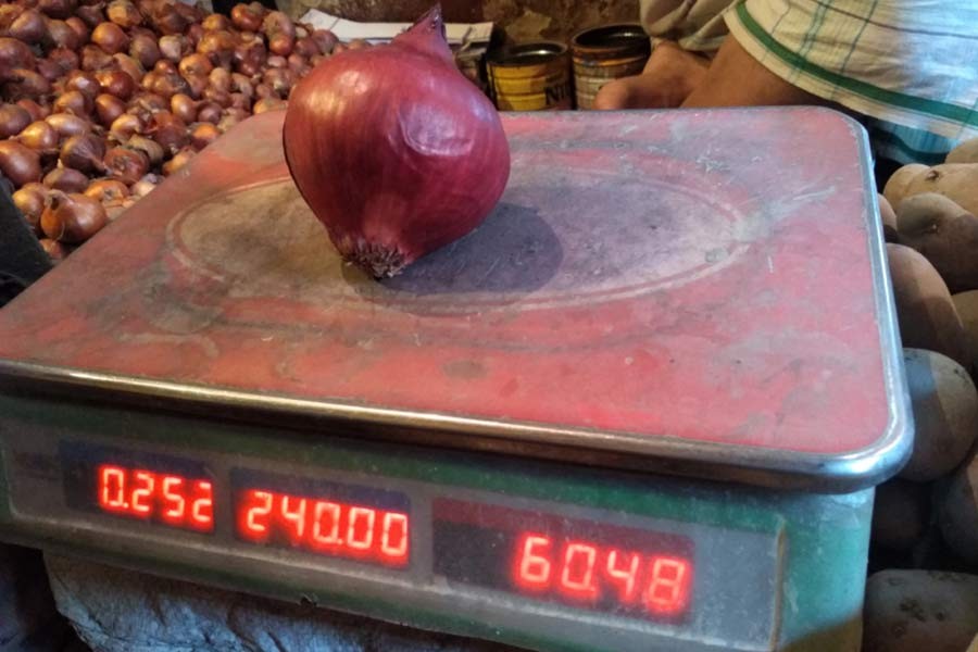 Onion price in wholesale markets remains almost unchanged