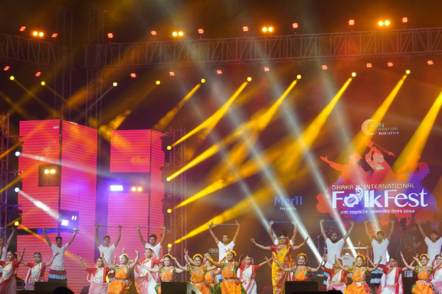 Curtain falls on Dhaka International Folk Fest