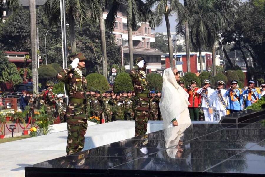Prime Minister Sheikh Hasina pays the homage by placing a wreath at the Shikha Anirban (flame eternal) of Dhaka Cantonment on 13 January, 2019.  (Photo: PID)