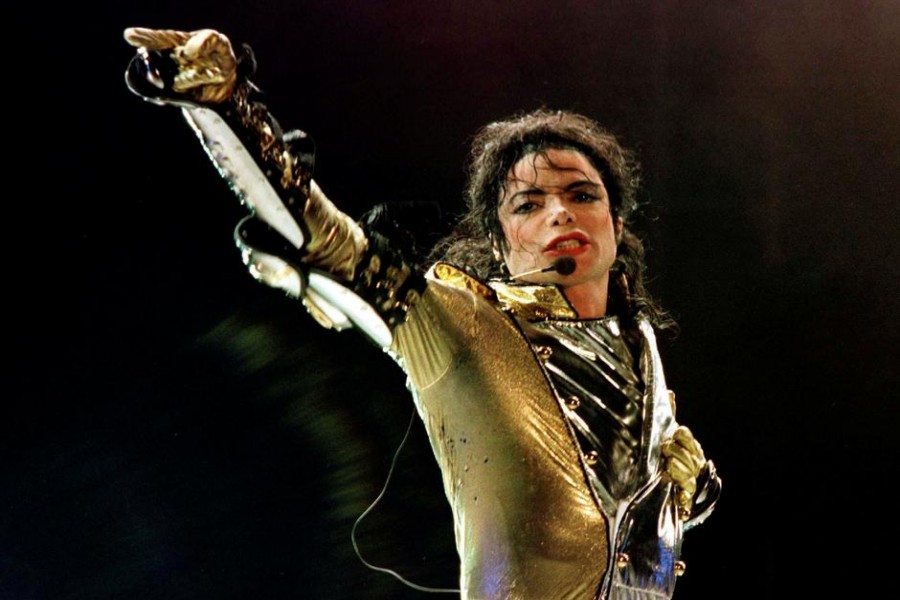 FILE PHOTO: U.S. popstar Michael Jackson performs during his "HIStory World Tour" concert in Vienna, July 2, 1997. REUTERS/Leonhard Foeger/File Photo
