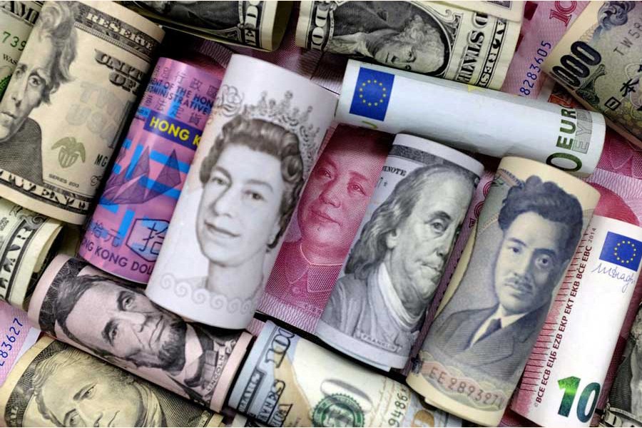 Major currencies hardly budge,  trapped by US-China trade talks