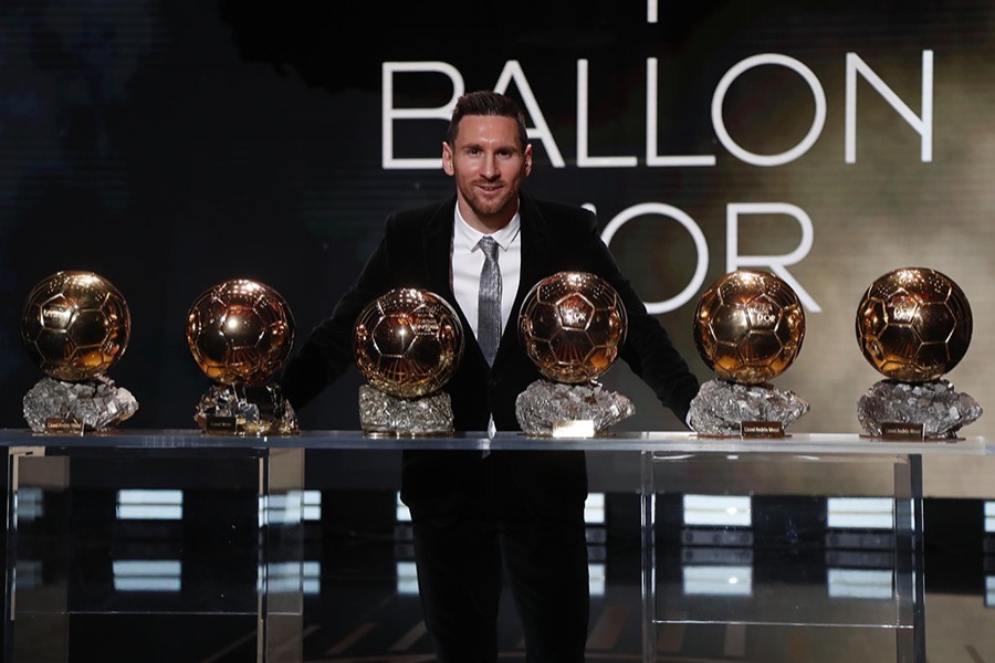 Barcelona's Lionel Messi with the Ballon d'Or award. Photo courtesy: FC Barcelona via Twitter