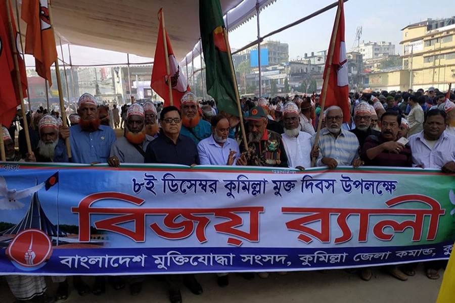 Cumilla district freedom fighter commander Shafiul Ahmed Babul along with other members of the association seen in the rally started from Town Hall in the city