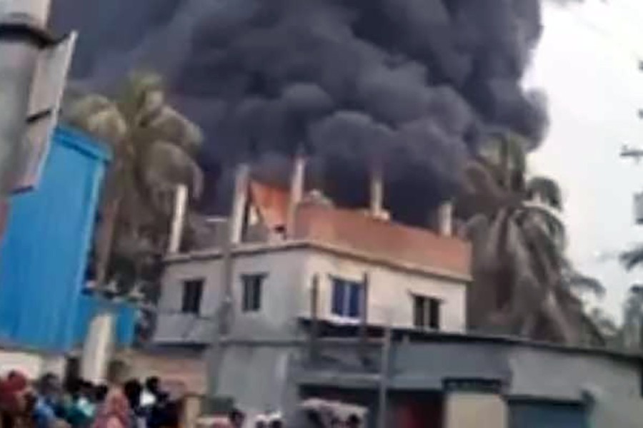 Fire breaks out at Keraniganj plastics factory
