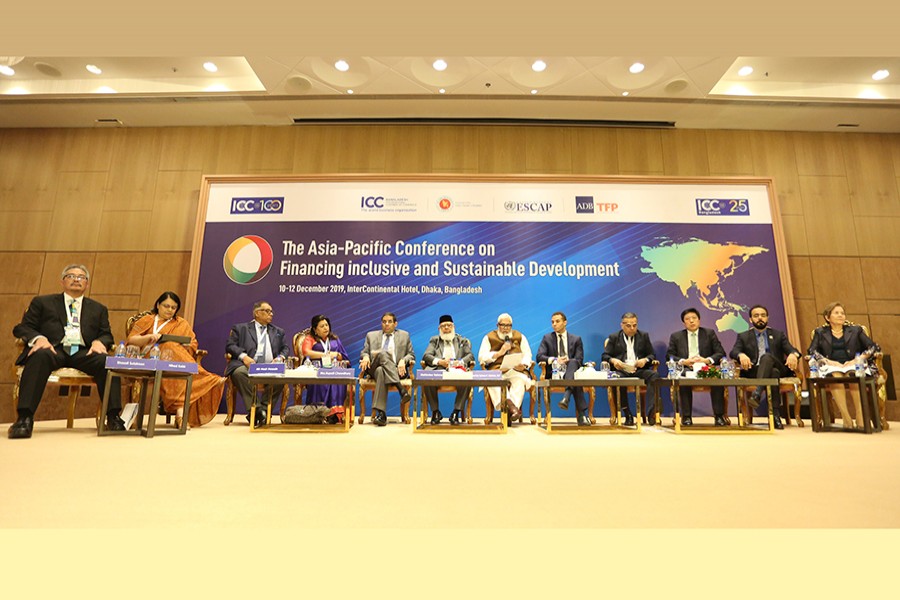 Prime Minister's Private Industry and Investment Adviser Salman Fazlur Rahman (7th from left), ICC, Bangladesh President Mahbubur Rahman (6th from left) and other guests seen at a session of 'The Asia-Pacific conference on financing inclusive and sustainable development' at a city hotel on Wednesday — FE photo