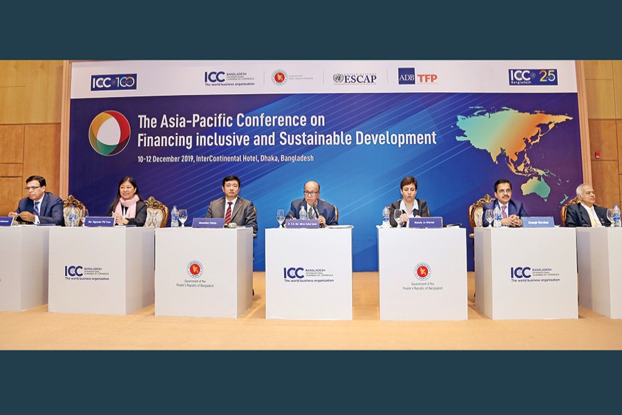 Dr AB Mirza Azizul Islam (centre), former adviser to the caretaker government, addressing the plenary session on ‘Innovative Finance to Achieve Inclusive and Sustainable Business and Investment: Capital Market Development, Blended Finance and FinTech’ at a city hotel on Thursday
