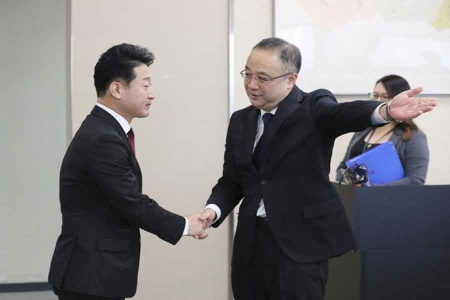 Japan, S Korea hold export talks, seek dispute solution