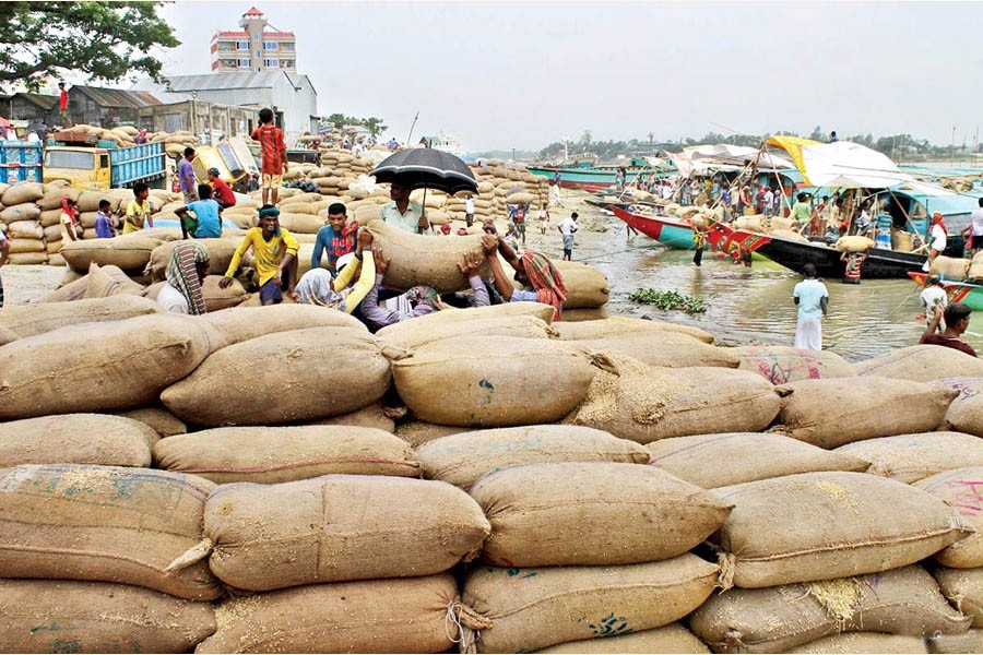 Sacks of paddy lying stacked up at Brahmanbaria's Ashuganj wholesale market, 12 May 2019 — Focus Bangla/Files