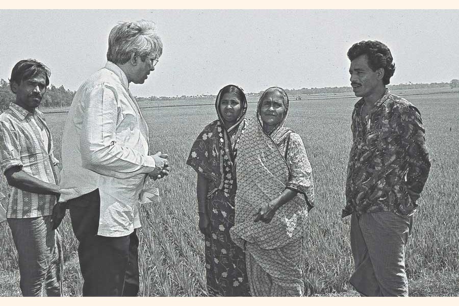 Brac founder Sir Fazle Hasan Abed talking to some of the NGO's beneficiary farmers during a field visit. 	—Photo: Brac