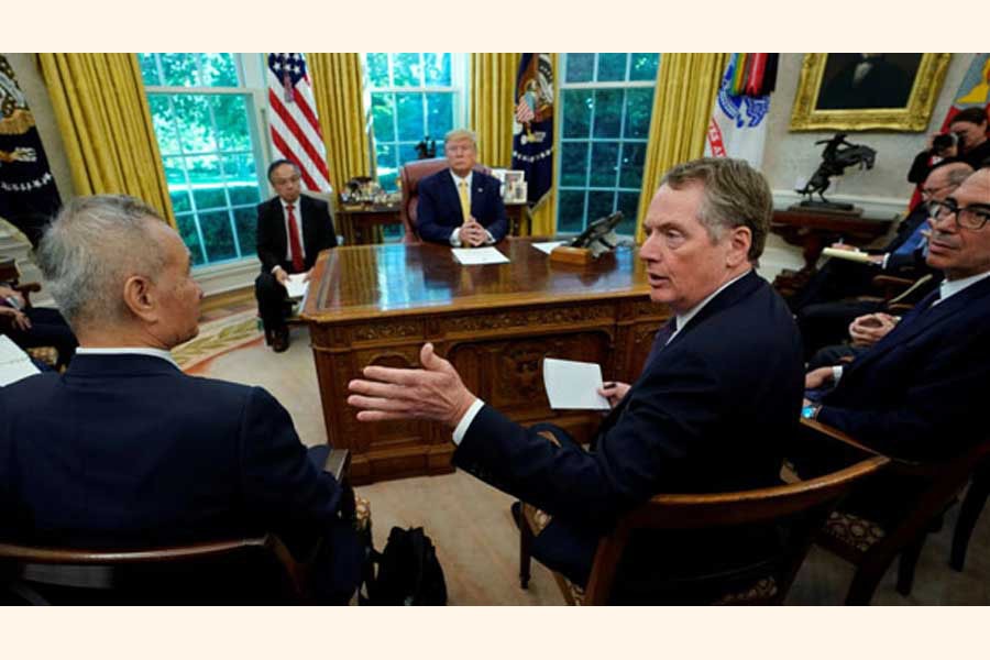 US Trade Representative Robert Lighthizer, right, talks to China's Vice Premier Liu He during a meeting with US President Donald Trump in the Oval Office, Washington DC, USA on October 11, 2019.  	— Photo: Reuters