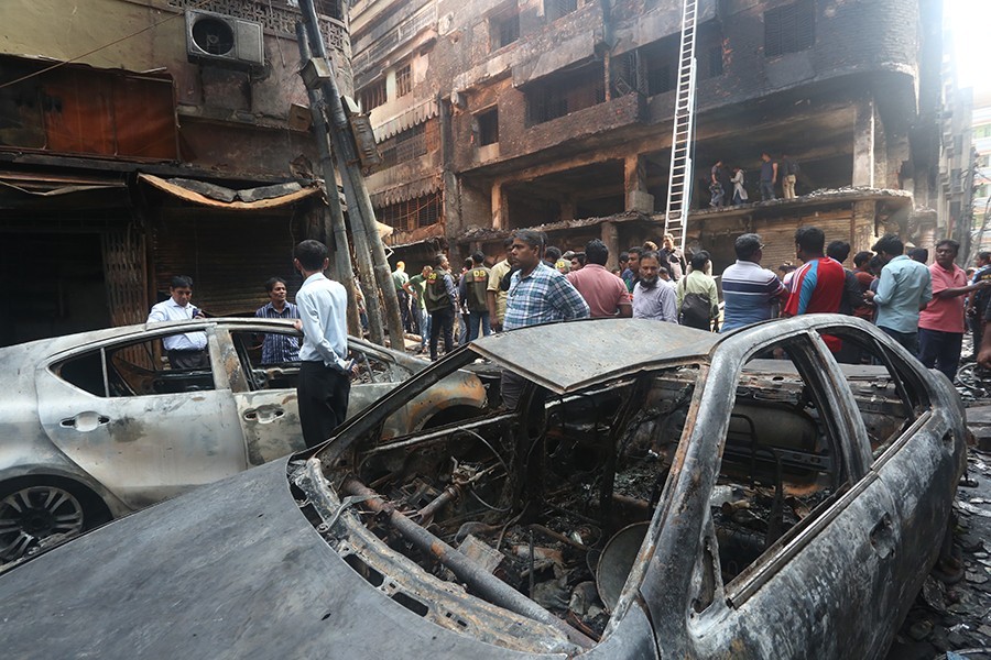 Investigators searching for answers at Churihatta in Old Dhaka’s Chawkbazar where a deadly blaze killed at least 67 people — FE photo