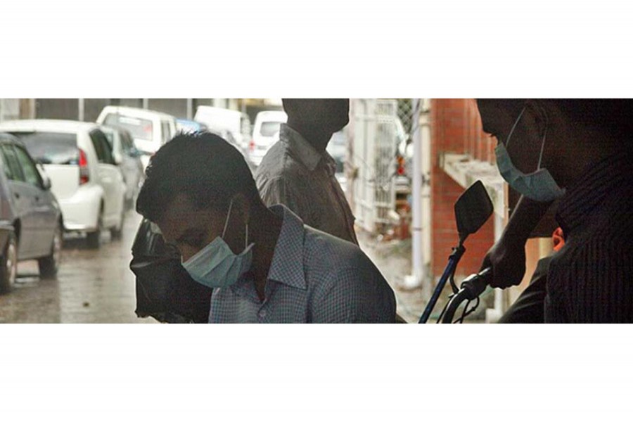 Many crowded the IEDCR in Dhaka for swine flu tests during a global outbreak in 2009