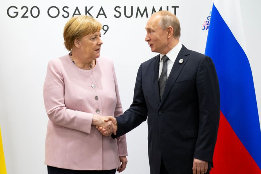 Merkel, Putin to discuss Middle East crisis in Moscow