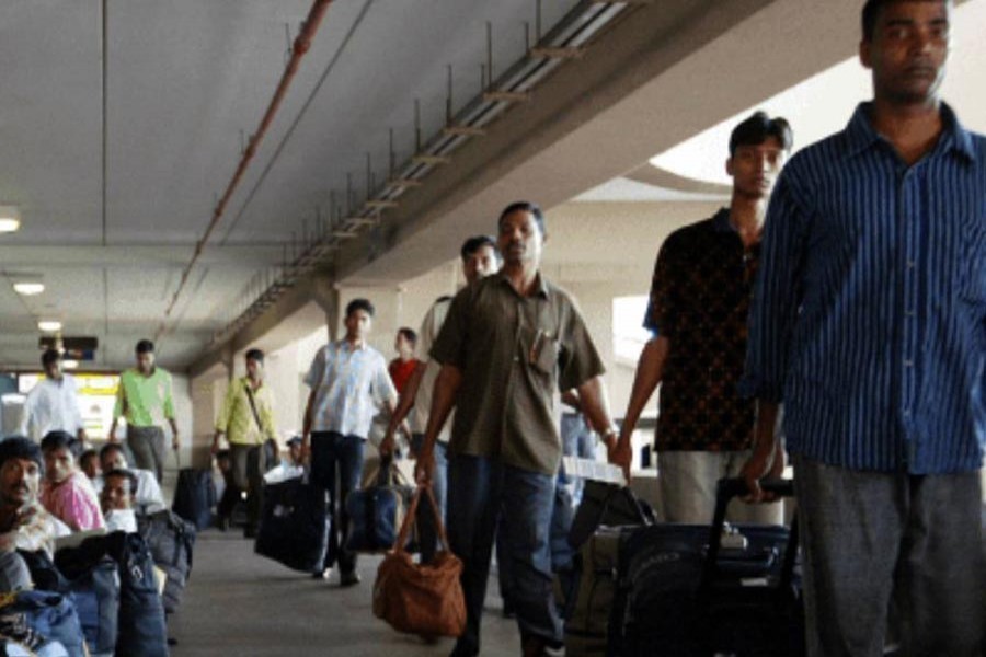 100,000 Bangladeshi workers deported from abroad in 2019