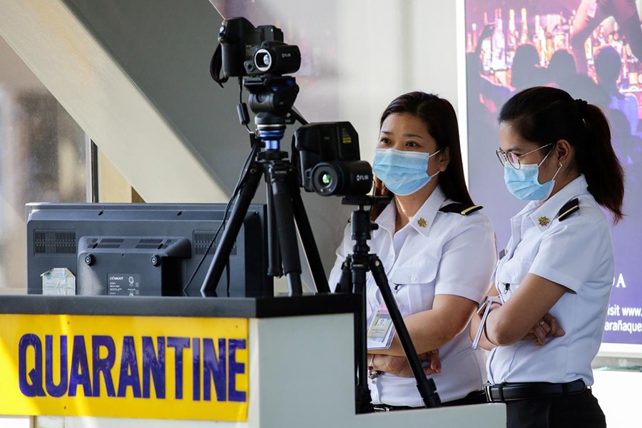 Airport personnel monitor a thermal scanner as passengers arrive at the Ninoy Aquino International Airport in Pasay, Philippines on January 23, 2020 — Reuters/Files