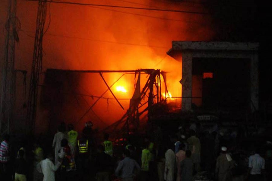 11 die as factory catches fire in Pakistan