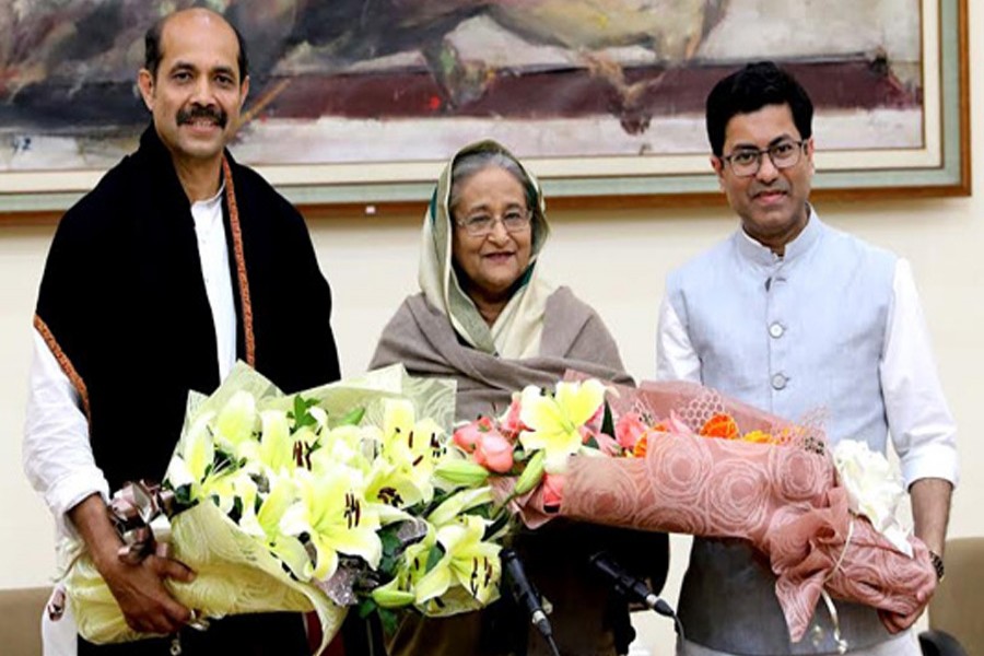 Finding themselves leading by an irreversibly huge margin of votes from their nearest rivals in the mayoral polls to Dhaka city corporations, Awami League (AL) candidates Sheikh Fazle Noor Taposh and Atiqul Islam meet and greet prime minister Sheikh Hasina at her official Ganabhaban residence on Saturday night -- BSS