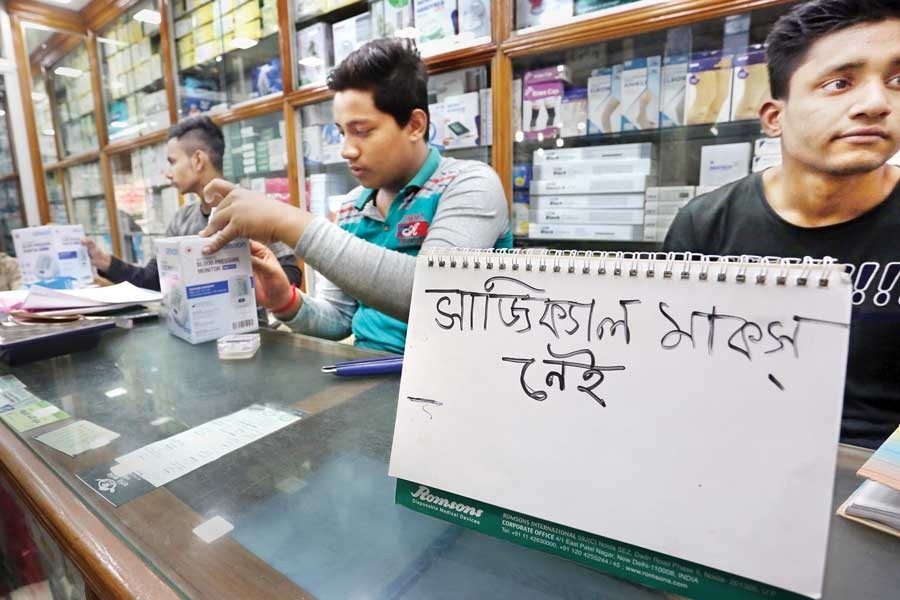 A shop at Topkhana Road in the city displays the 'No surgical masks available’ sign on Thursday following scarcity of the item in the wake of coronavirus outbreak in China — FE photo