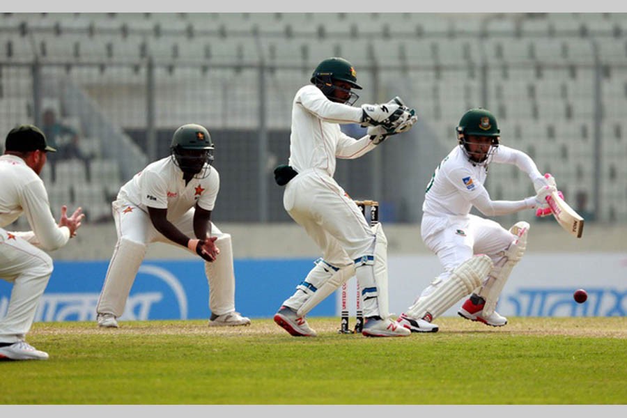 Bangladesh declare with 295-run lead, Zimbabwe 9/2