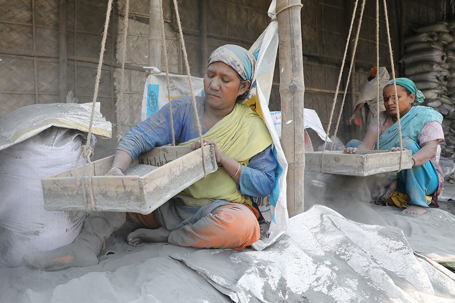 Women working at an aluminium recycling factory at Jhilpar in Keraniganj’s Hasnabad area near the city on Saturday — FE photo by Shafiqul Alam