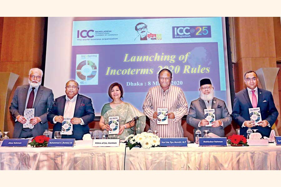 Commerce Minister Tipu Munshi (third from right), ICC Bangladesh president Mahbubur Rahman (second from right) and others seen at the launching ceremony of 'Incoterms 2020 Rules' at a city hotel on Sunday — FE photo
