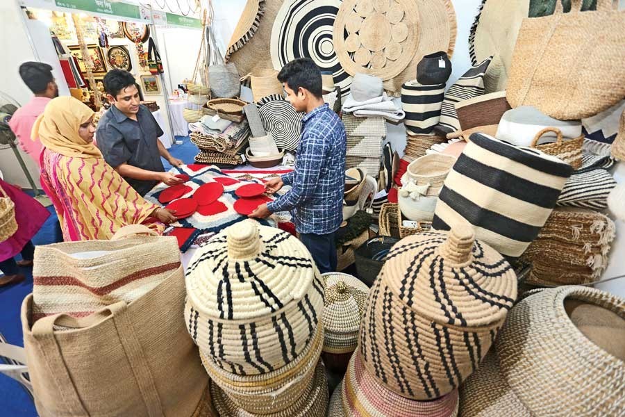 Visitors making inquiries at a stall of jute goods at the National SME Product Fair 2020 that concluded at the Bangabandhu International Conference Centre (BICC) in the capital on Friday — FE photo by KAZ Sumon