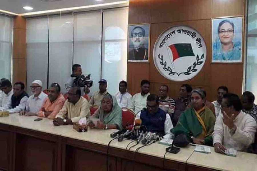 Awami League general secretary Obaidul Quader speaking at a press briefing at the party's central office in the city on Saturday. — UNB Photo