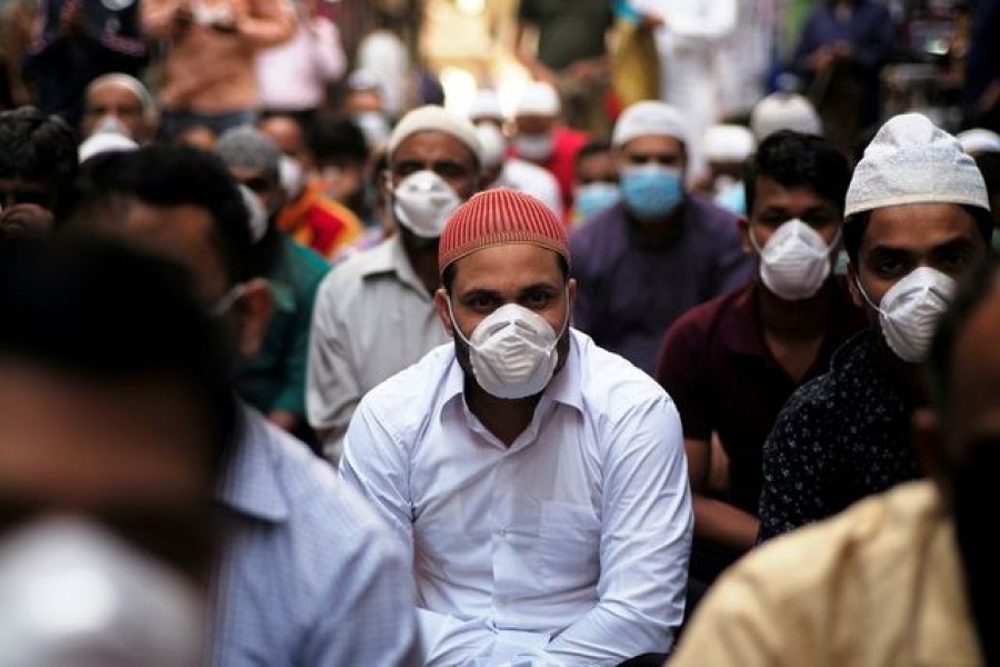 Muslims wear protective face masks following the coronavirus outbreak, as they pray on street during Friday prayers in local souq, in Manama, Bahrain, February 28, 2020. REUTERS/Hamad I Mohammed