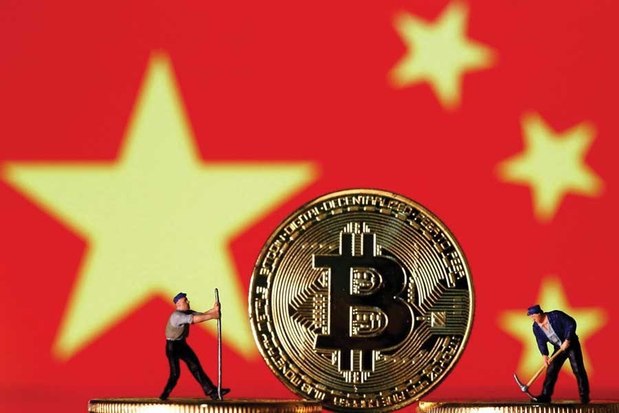 Mu Changchun, the head of the People's Bank of China's digital currency research institute, said China's new digital currency was different to bitcoin. 	—Photo: Reuters