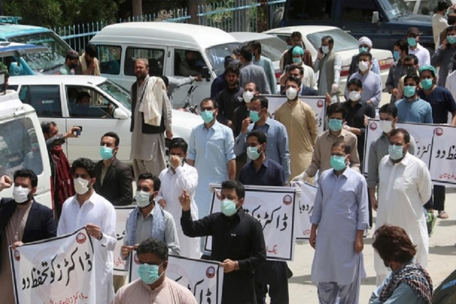 Doctors strike in Pakistan in row over coronavirus protection