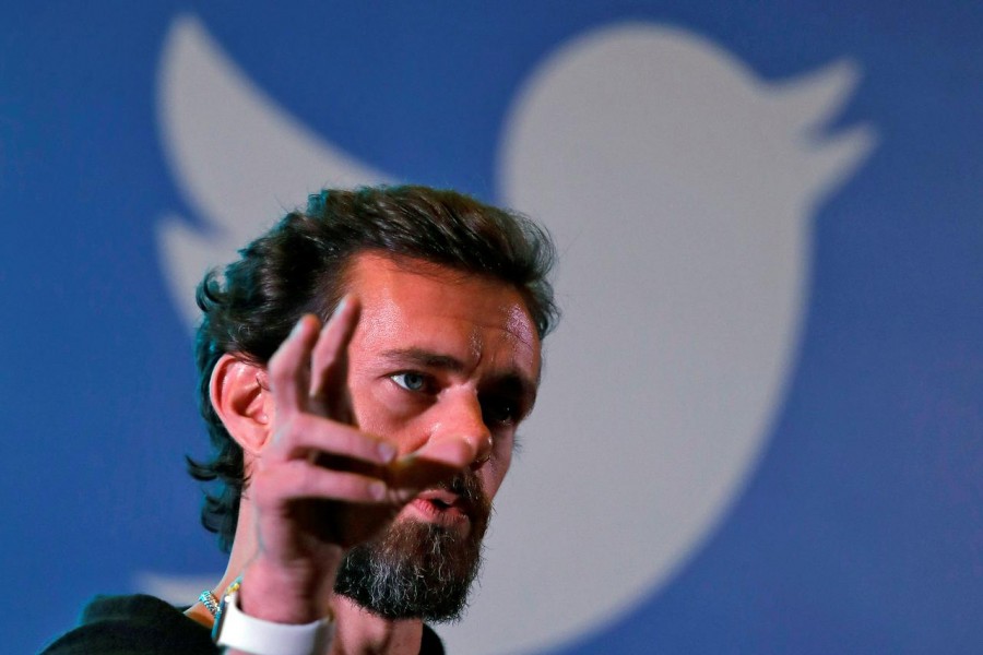 Technology News June 11, 2019 / 11:41 PM / 10 months ago Twitter chief Jack Dorsey helps UK refugee entrepreneurs take payments Paul Sandle  3 Min Read  LONDON (Reuters) - Square, the payments company co-founded by Twitter chief executive Jack Dorsey, has launched an initiative to enable refugee entrepreneurs to accept card and mobile payments, to help get their businesses off the ground. FILE PHOTO: Twitter CEO Jack Dorsey addresses students during a town hall at the Indian Institute of Technology (IIT) in New Delhi, India, November 12, 2018. REUTERS/Anushree Fadnavis