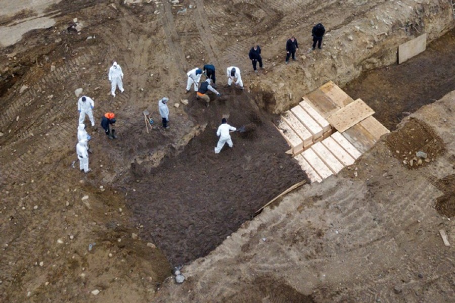 Drone pictures show bodies being buried on New York's Hart Island, where the department of corrections is dealing with more burials overall, amid the coronavirus disease (COVID-19) outbreak in New York City, US, April 09, 2020. – Reuters