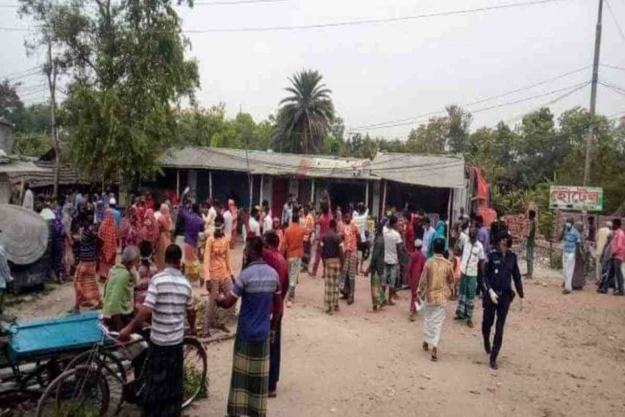 Poor people stage demonstrations for relief in Satkhira