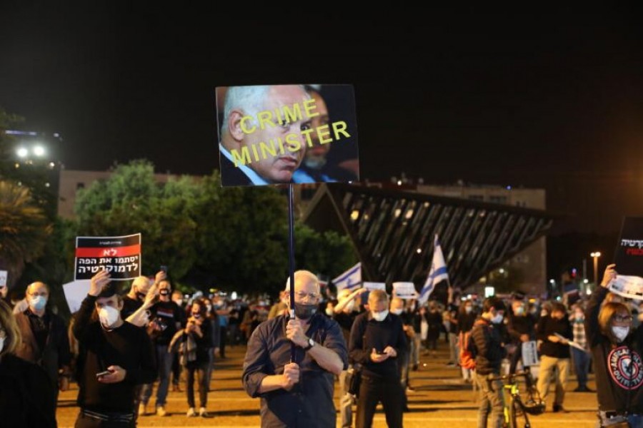 Israelis protest against government corruption and for democracy in Tel Aviv- PHOTO: EPA-EFE
