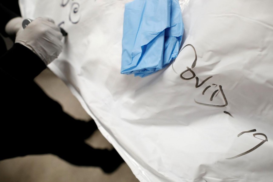 The body bag of a COVID-19 victim, is labeled in the prep room of International Funeral & Cremation Services, a funeral home in Harlem, during the coronavirus disease (COVID-19) outbreak, in Manhattan, New York City, New York, US, April 10, 2020 - REUTERS/Andrew Kell