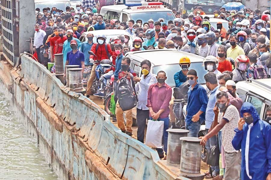 Workers returning to workplaces in Dhaka, Narayanganj