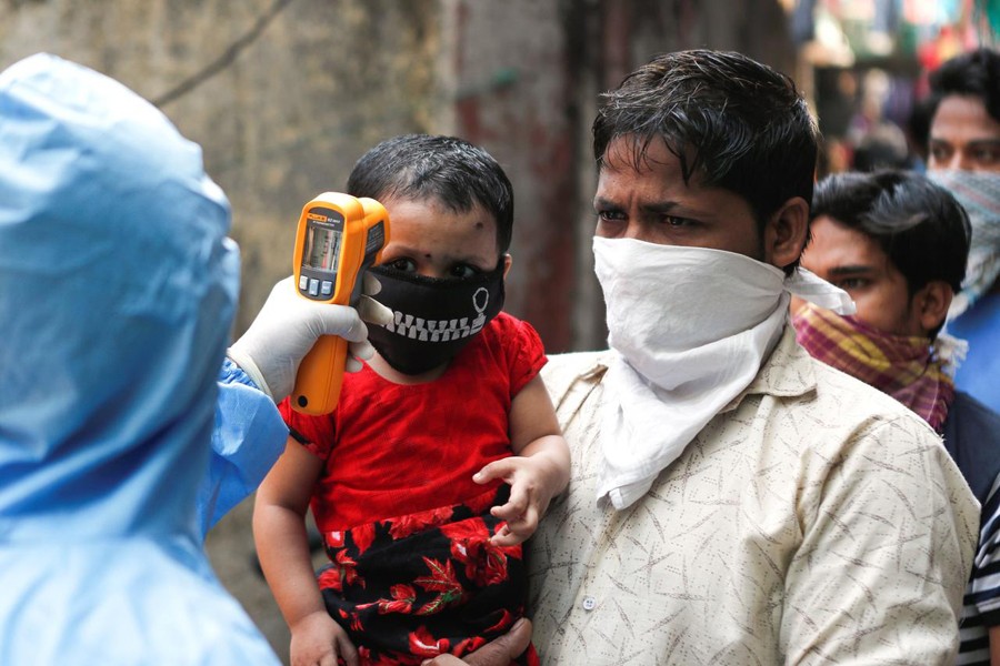 A doctor scans residents from Dharavi, one of Asia's largest slums, with an infrared thermometer to check their temperature as a precautionary measure against the spread of the coronavirus disease (COVID-19), in Mumbai, India on April 11, 2020 — Reuters/Files