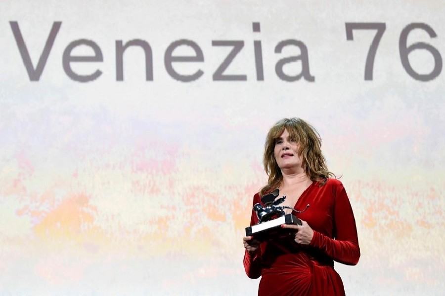 The 76th Venice Film Festival - Awards Ceremony - Venice, Italy, September 07, 2019 - Emmanuelle Seigner accepts on behalf of director Roman Polanski the Silver Lion award - Grand Jury Prize. — Reuters