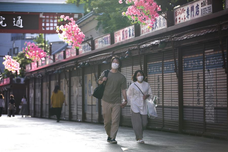 People wearing masks walk in a street in Asakusa, Tokyo, Japan, May 24, 2020. (Xinhua/Du Xiaoyi)