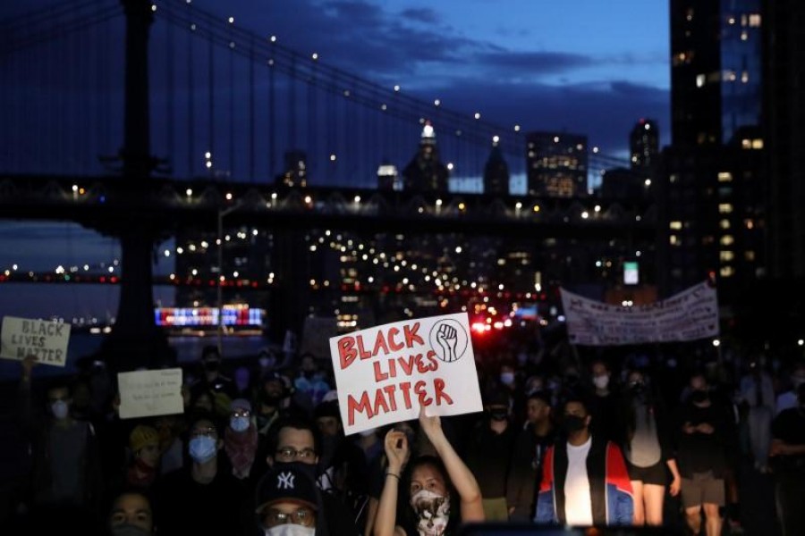 Protesters rally against the death in Minneapolis police custody of George Floyd, in the Manhattan borough of New York City, U.S., June 1, 2020. REUTERS/Caitlin Ochs