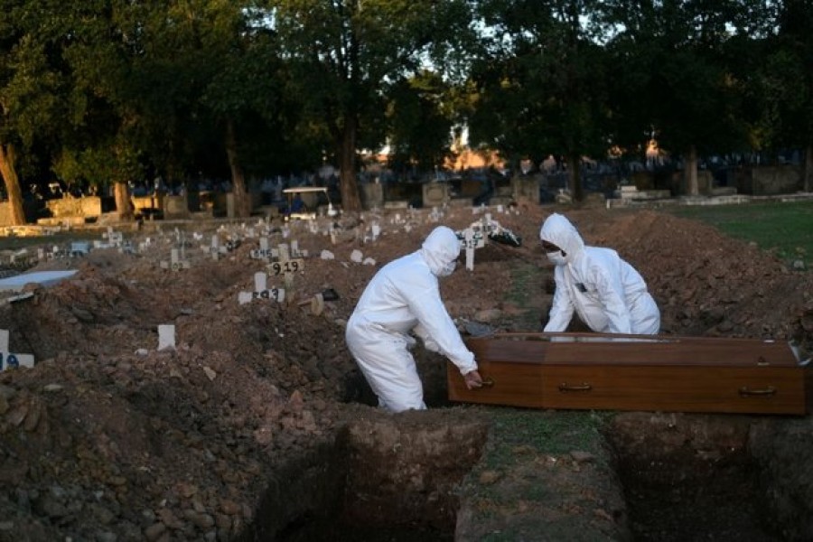 Gravediggers bury the body of a person who died from the coronavirus disease (COVID-19), in Sao Francisco Xavier cemetery, in Rio de Janeiro, Brazil on May 29, 2020 — Reuters/Files