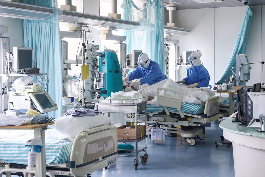 Pang Zhen and Chen Meiru take medical treatment to a patient in the hospital in Beijing, capital of China, Feb. 13, 2020. Pang Zhen and Chen Meiru, a married couple, both work as nurses at intensive care unit of Beijing Ditan Hospital affiliated to Capital Medical University. (Xinhua/Zhang Yuwei)