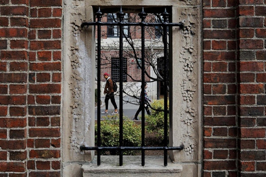 Students and pedestrians walk through the Yard at Harvard University, after the school asked its students not to return to campus after Spring Break and said it would move to virtual instruction for graduate and undergraduate classes, in Cambridge, Massachusetts, US, March 10, 2020 — Reuters/Files