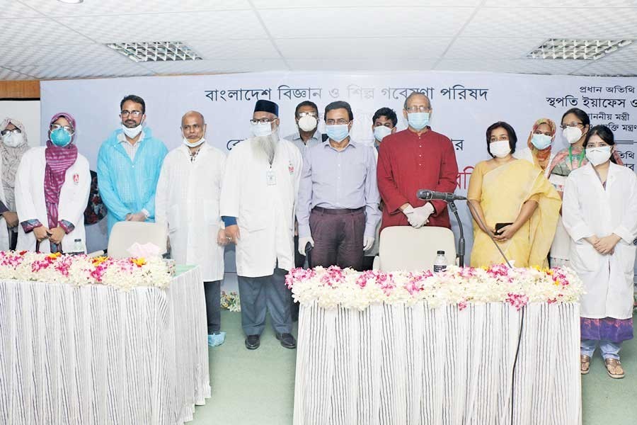 Minister of Science and Technology Architect Yeafesh Osman (fifth from right) posing with others at a press conference organised by Bangladesh Council of Scientific and Industrial Research (BCSIR) at its DRICM auditorium in the city on Sunday