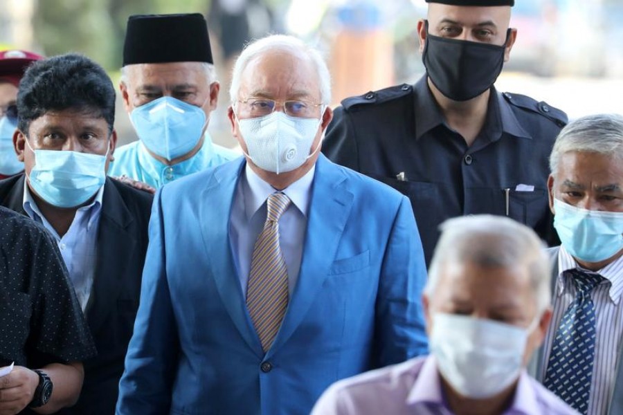 Former Malaysian Prime Minister Najib Razak and his supporters arrive at Kuala Lumpur High Court in Kuala Lumpur, Malaysia, June 1, 2020. REUTERS/ Lim Huey Teng