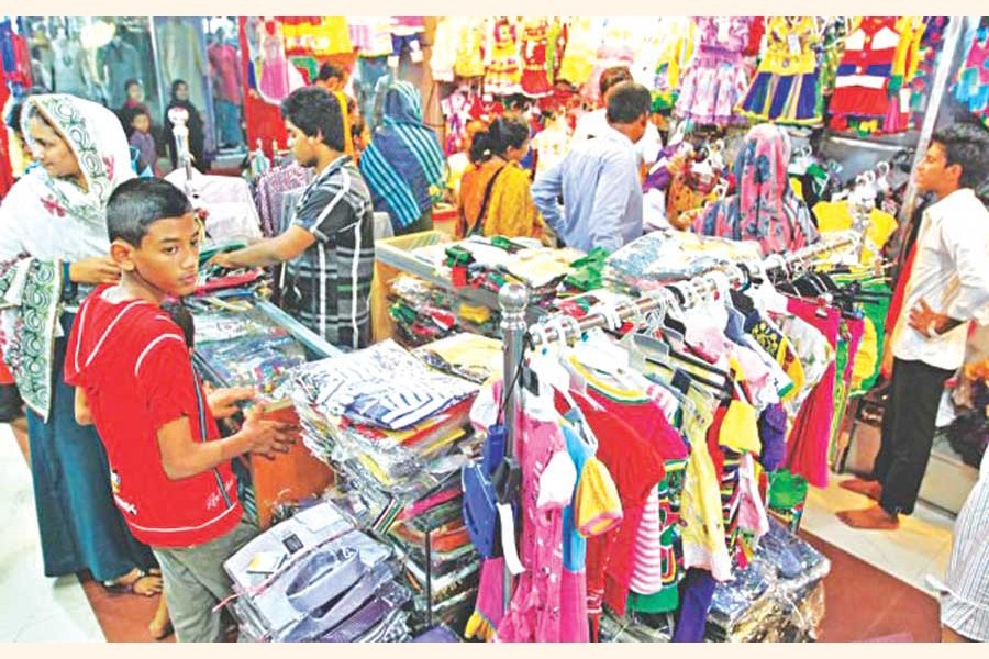 With Eid only a day away, Ctg small traders look for buyers