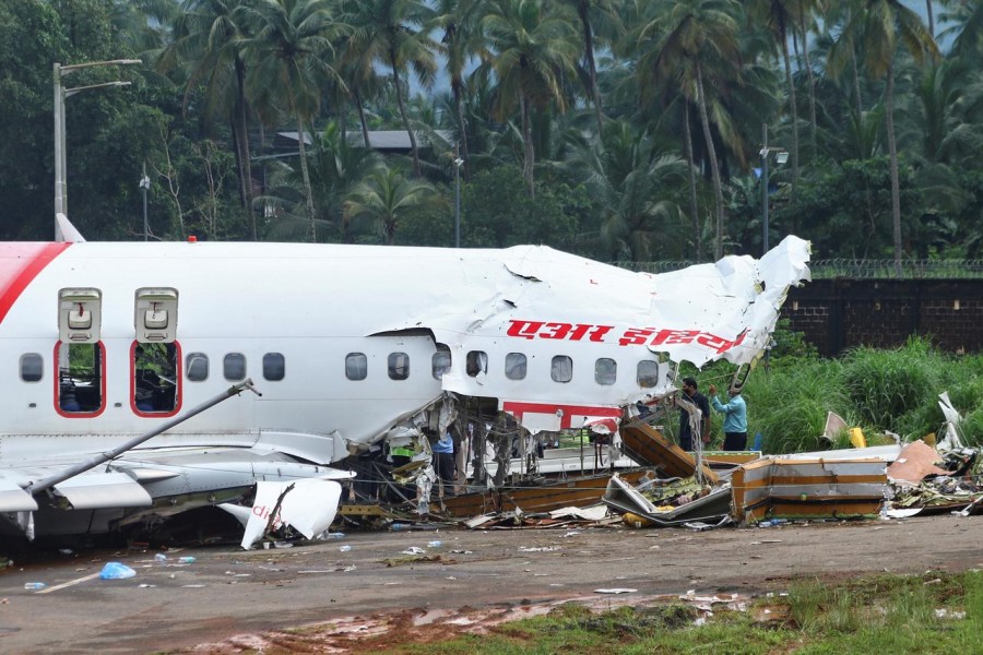 Officials inspect the site where a passenger plane crashed when it overshot the runway at the Calicut International Airport in Karipur, in Kerala, India, August 08, 2020 — Reuters