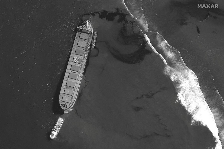 A satellite image shows the MV Wakashio ship and the oil spill off the southeast coast of Mauritius, August 8, 2020. Picture taken August 8, 2020. Satellite image ©2020 Maxar Technologies/Handout via REUTERS